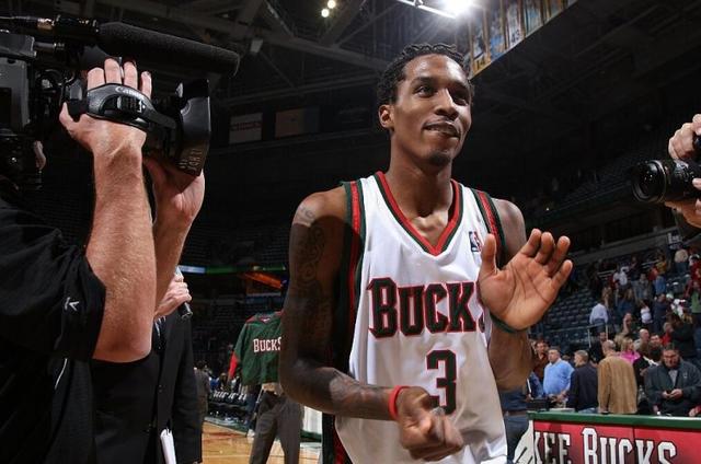 助攻, 亚州洛杉矶, 凭借这场比