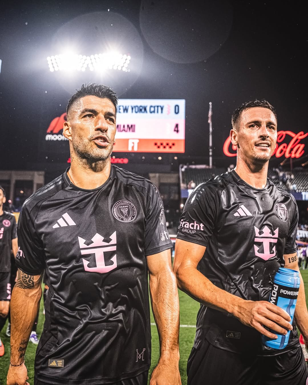 享多张照片, 苏亚雷斯分