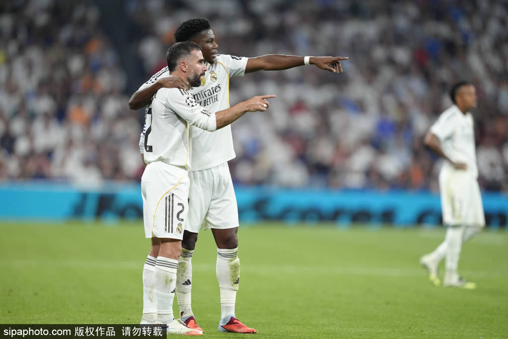 王牌, 自信, 备受争议